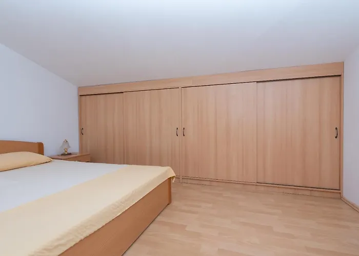 Zoka Макарска